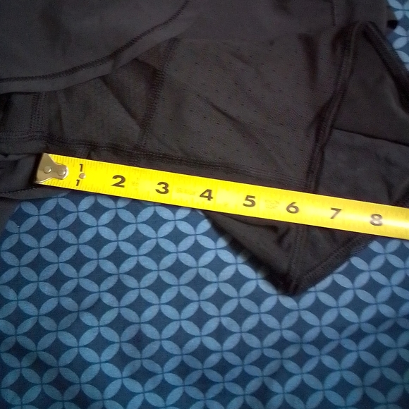 LULULEMON HOT TO STREET SHORTS Size 6 - Picture 13 of 14